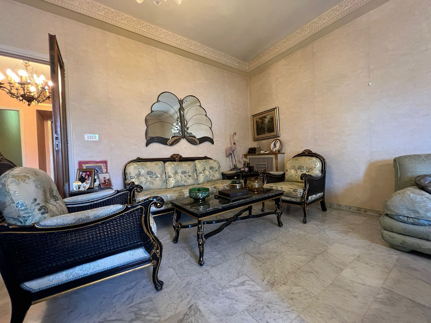 Apartment for sale in Ballouneh - شقة للبيع في بلونة