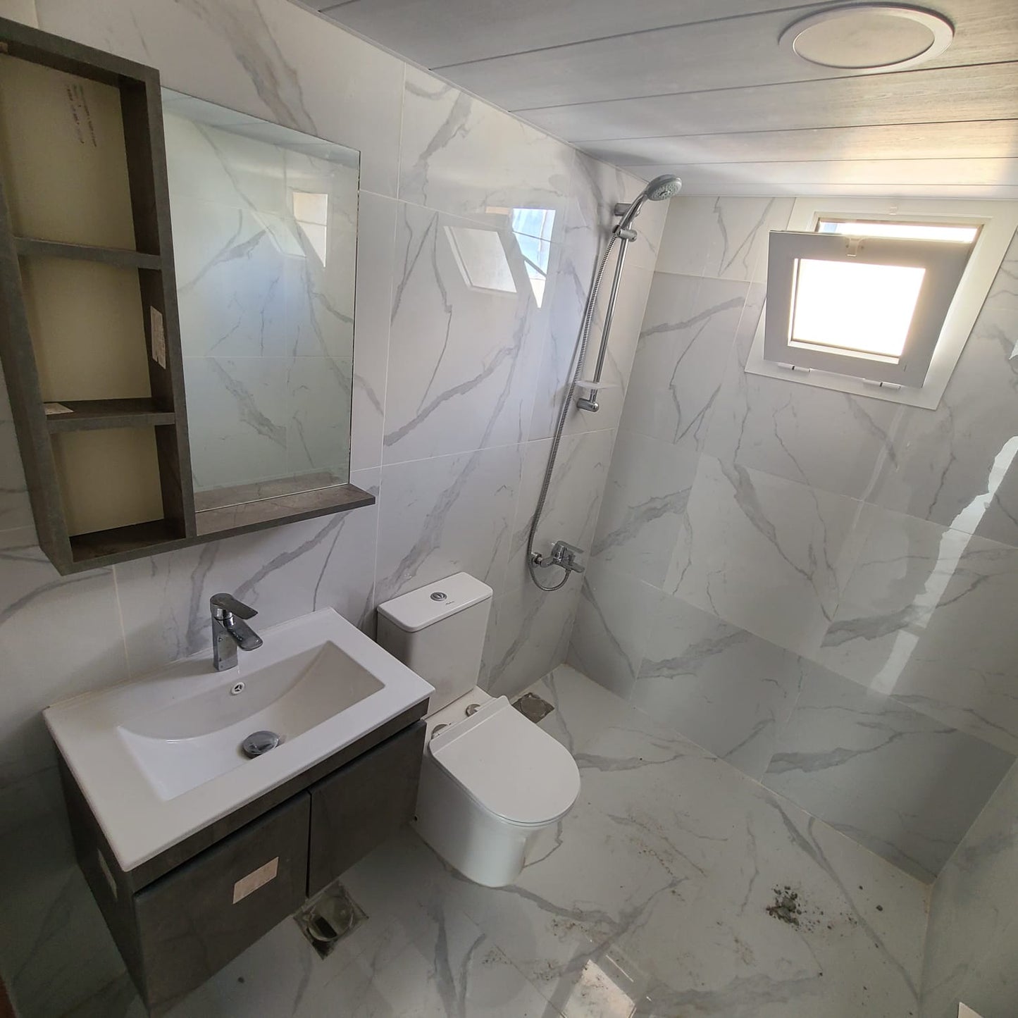 Apartment for sale in Hosrayel - شقة للبيع في حصرايل