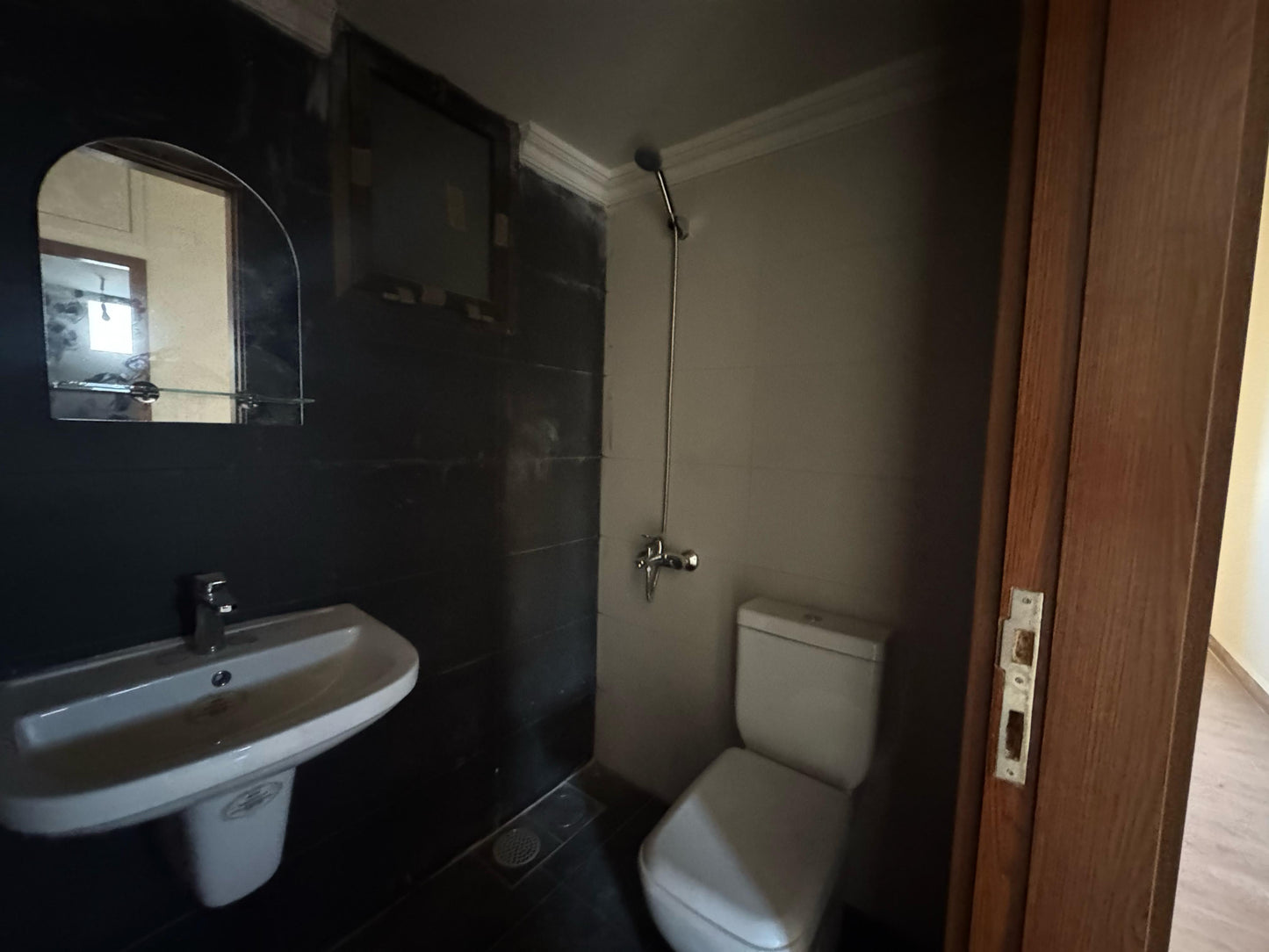 Apartment for sale in baouchriyeh - شقة للبيع في بوشريه