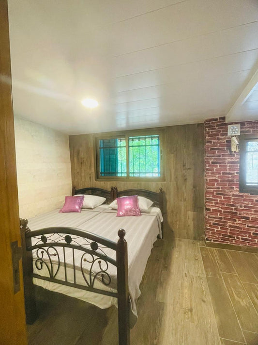 Land with an Old House in Chahtoul - أرض مع منزل قديم في شحتول