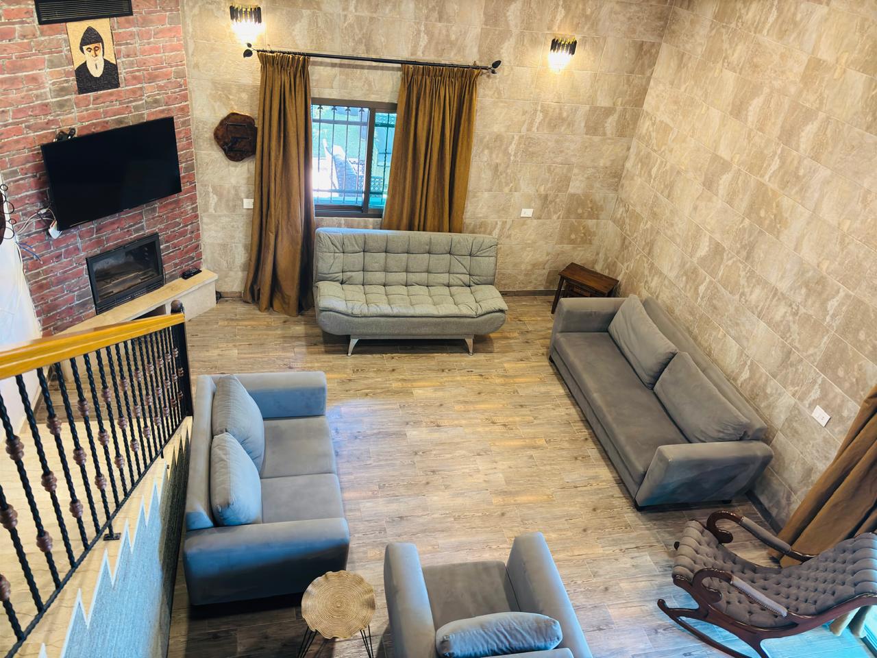 Land with an Old House in Chahtoul - أرض مع منزل قديم في شحتول