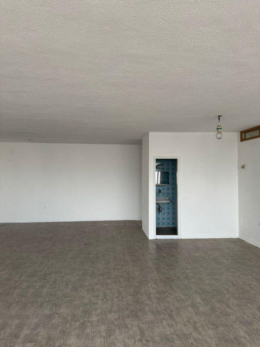 Showroom for sale in Sed El Baouchriyeh - معرض للبيع في سد البوشريه