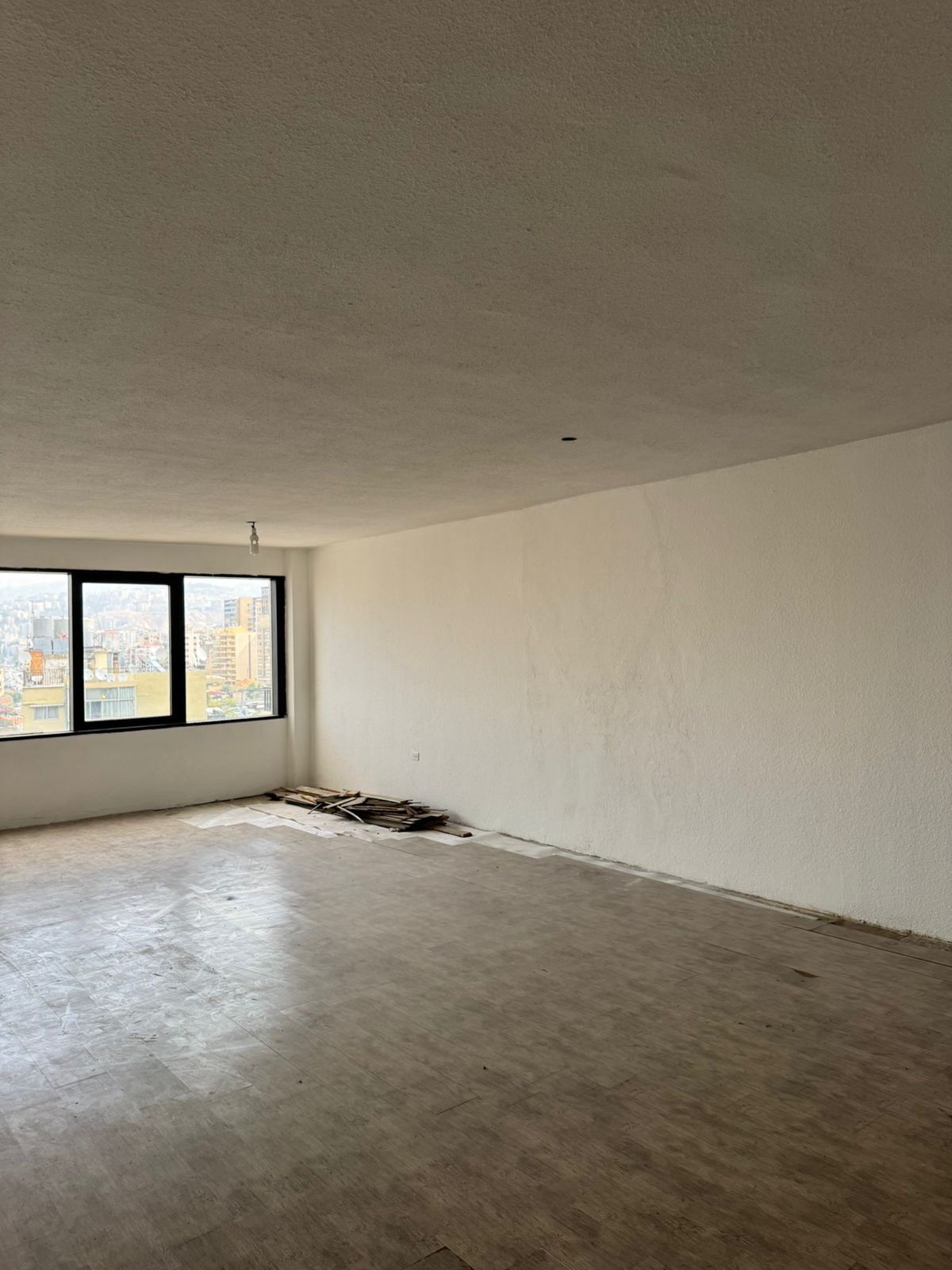 Showroom for sale in Sed El Baouchriyeh - معرض للبيع في سد البوشريه