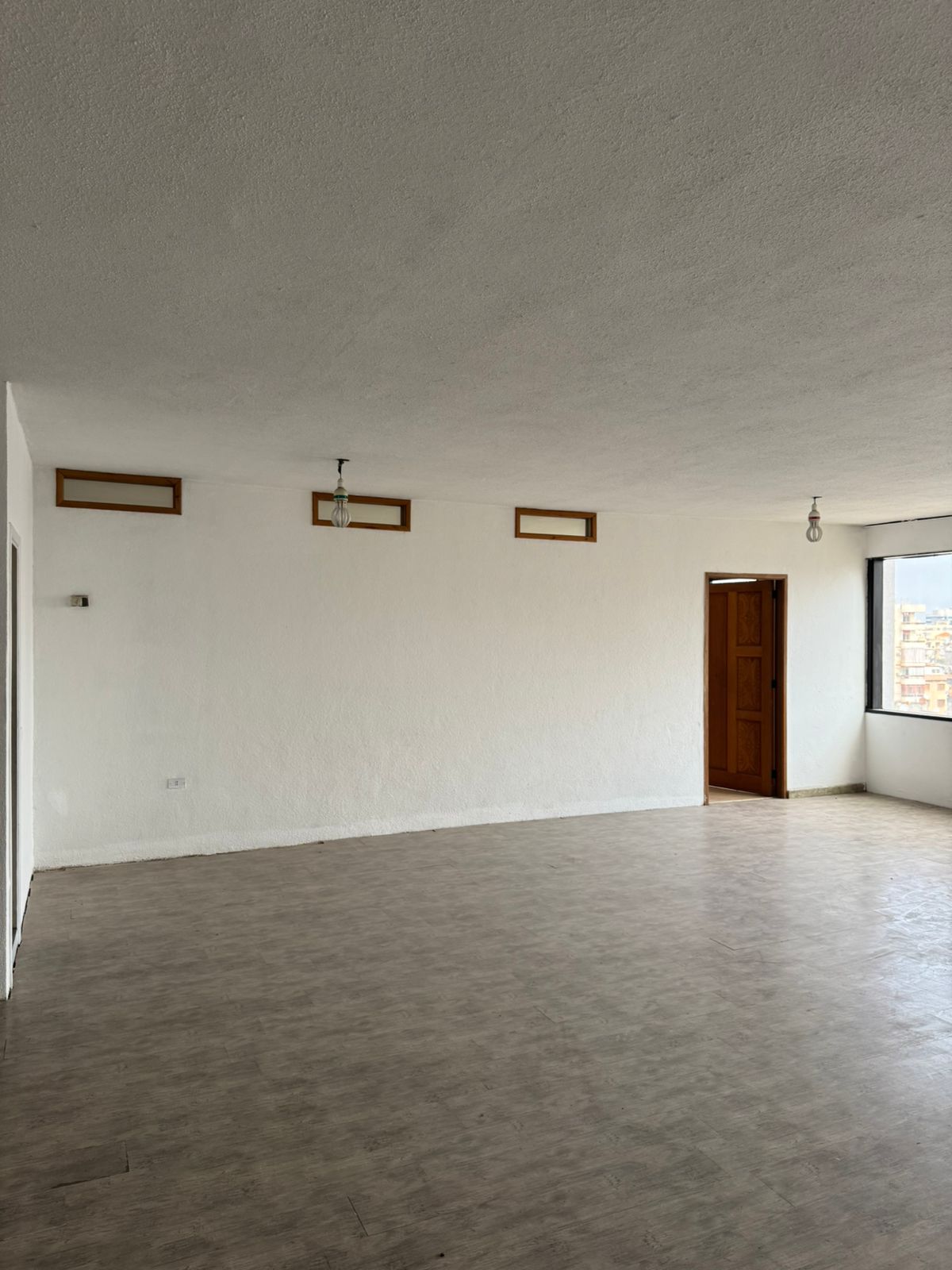 Showroom for sale in Sed El Baouchriyeh - معرض للبيع في سد البوشريه