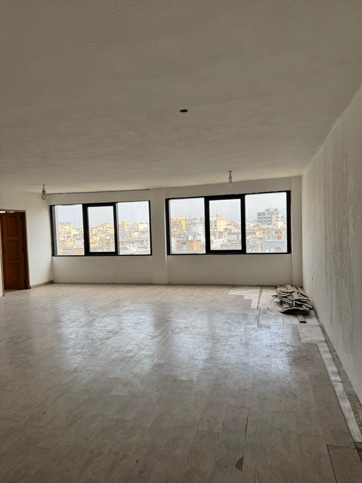 Showroom for sale in Sed El Baouchriyeh - معرض للبيع في سد البوشريه