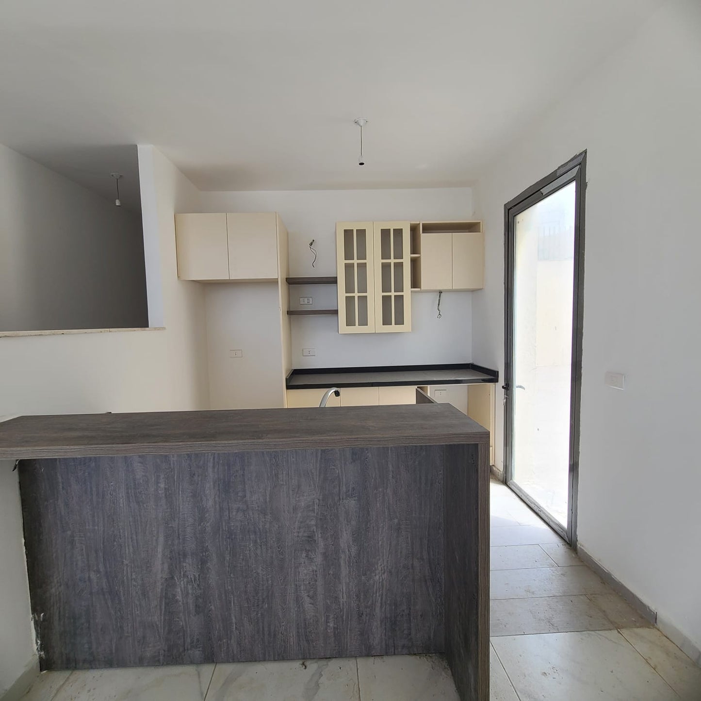 Apartment for sale in Amchit - شقة للبيع في عمشيت