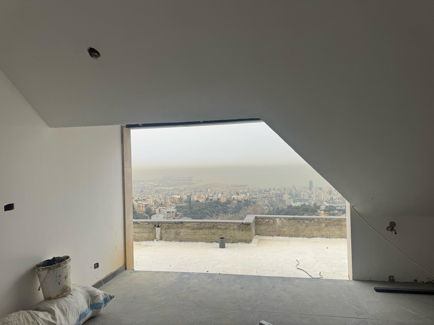 Rooftop for sale in Tilal Ain Saadeh - روف للبيع في تلال عين سعادة