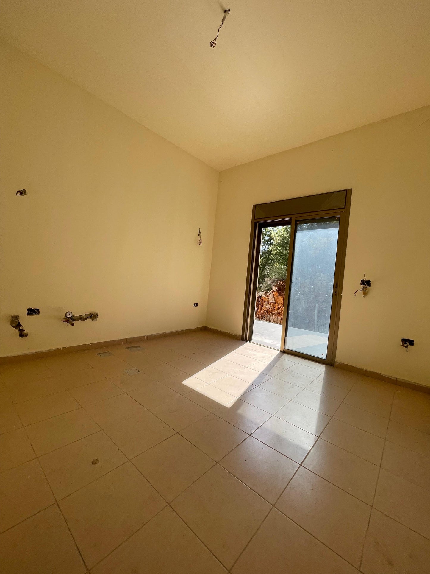 Apartment for sale in Ajaltoun - شقة للبيع في عجلتون