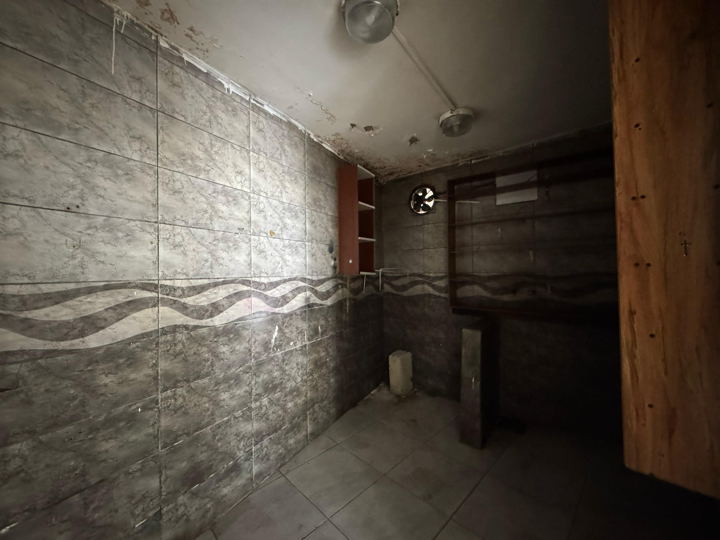 Store for sale in Jdeideh - محل للبيع في الجديدة