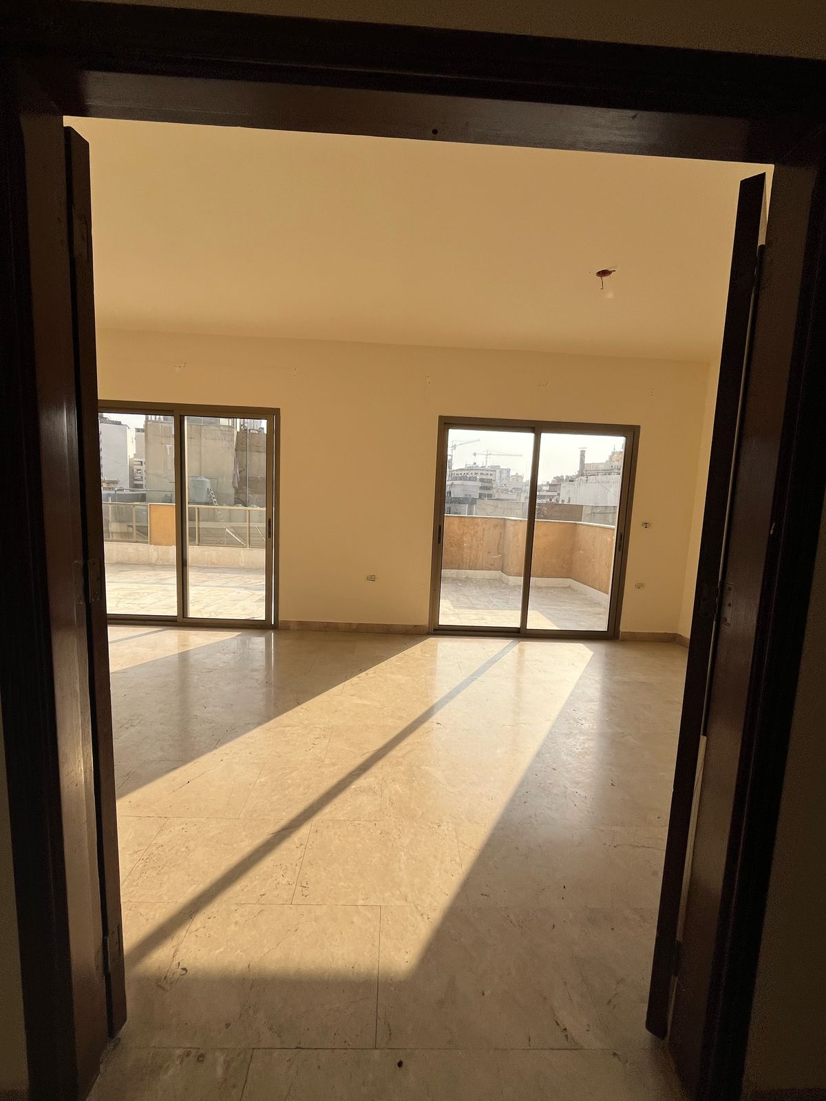 Apartment for sale in Beirut - شقة للبيع في بيروت