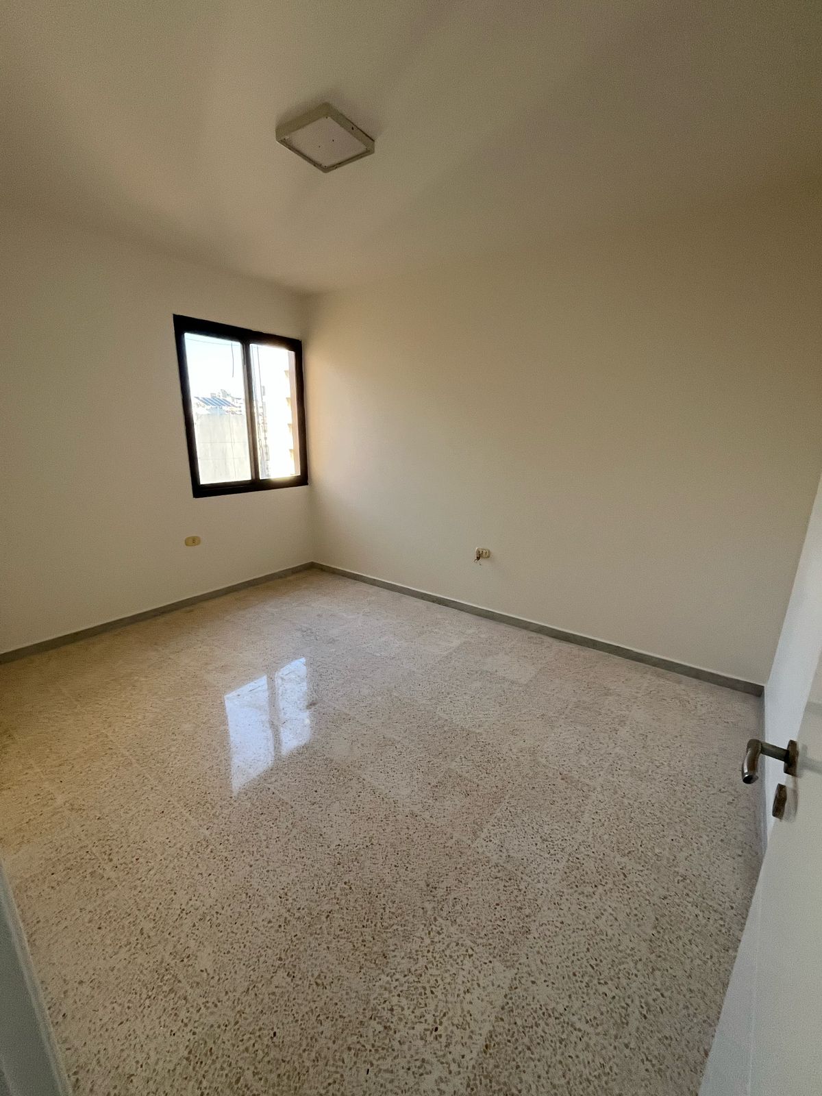 Apartment for sale in Beirut - شقة للبيع في بيروت