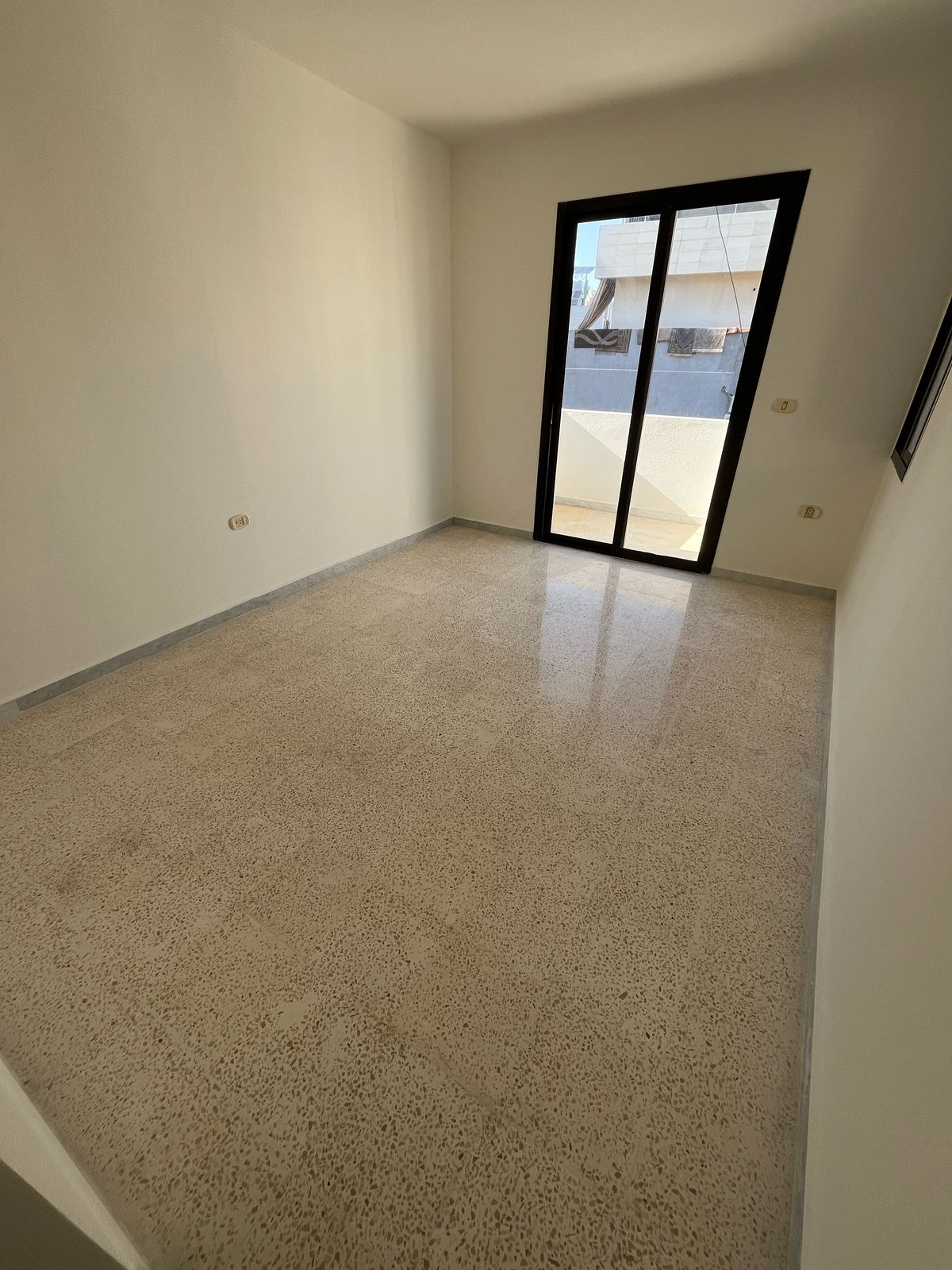 Apartment for sale in Beirut - شقة للبيع في بيروت