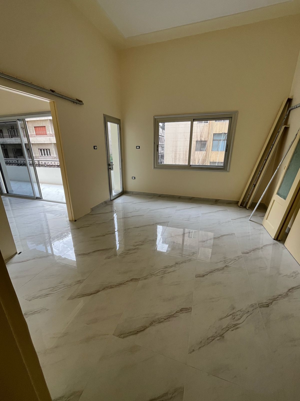 Apartment for sale in Al Zarif - شقة للبيع في الظريف