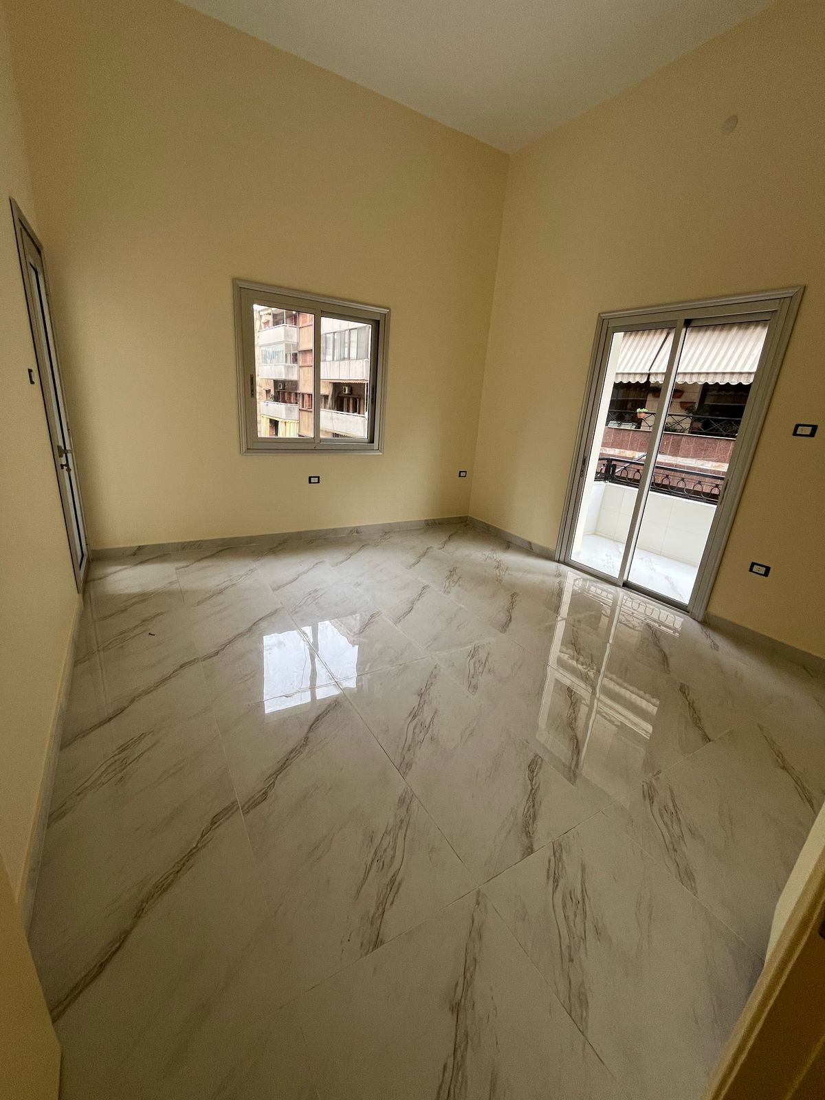 Apartment for sale in Al Zarif - شقة للبيع في الظريف