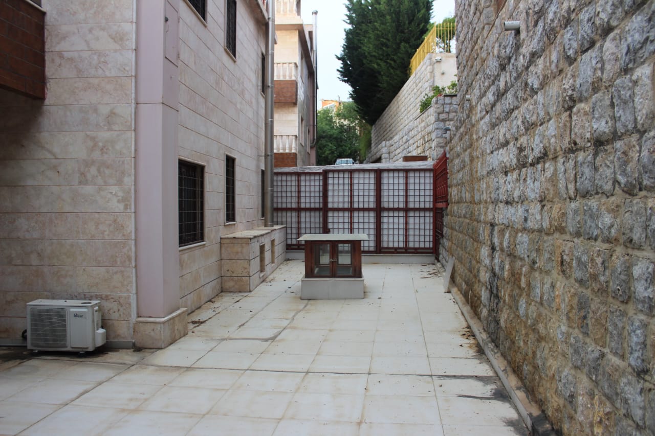 Villa for rent in Ain Aar - فيلا للإيجار في عين عار