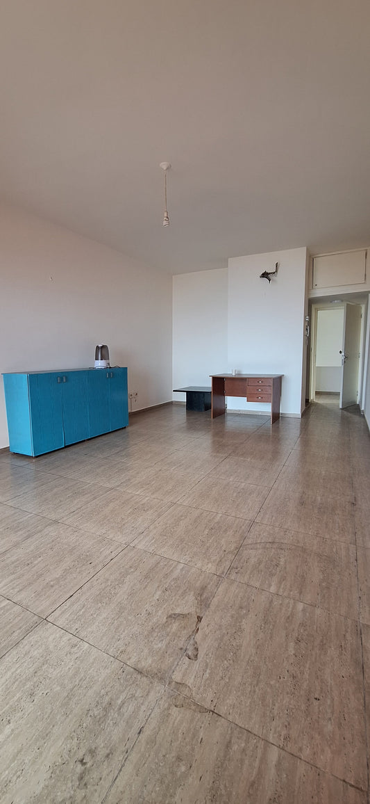 Office for rent in Halat - مكتب للإيجار في حالات GM119K