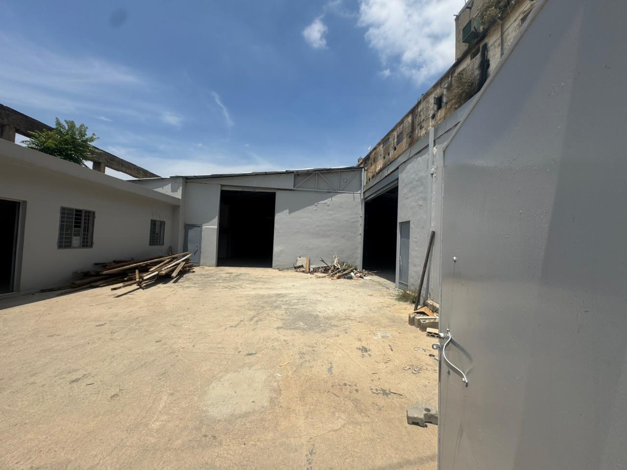 Depot for rent in Nahr El Mot - مستودع للإيجار في نهر الموت