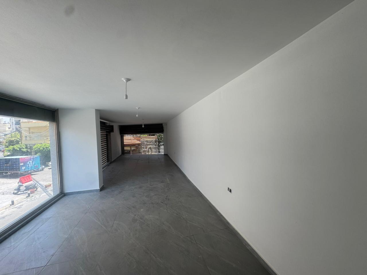 Shop for rent in Jdeideh - محل للإيجار في جديدة