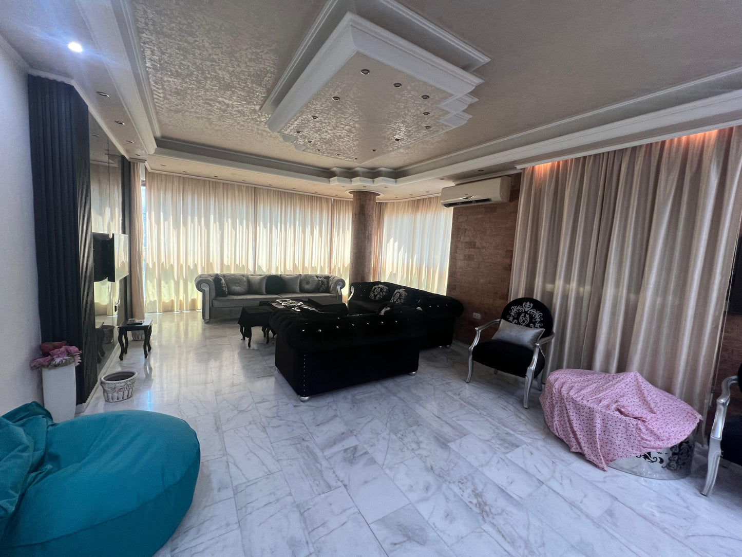 Apartment for sale in Beirut - شقة للبيع في بيروت