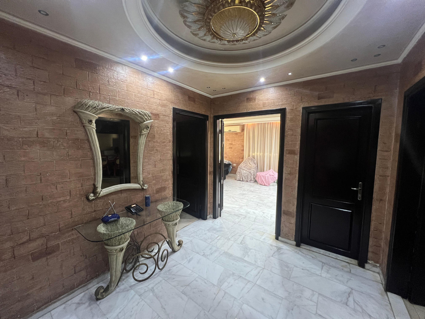 Apartment for sale in Beirut - شقة للبيع في بيروت