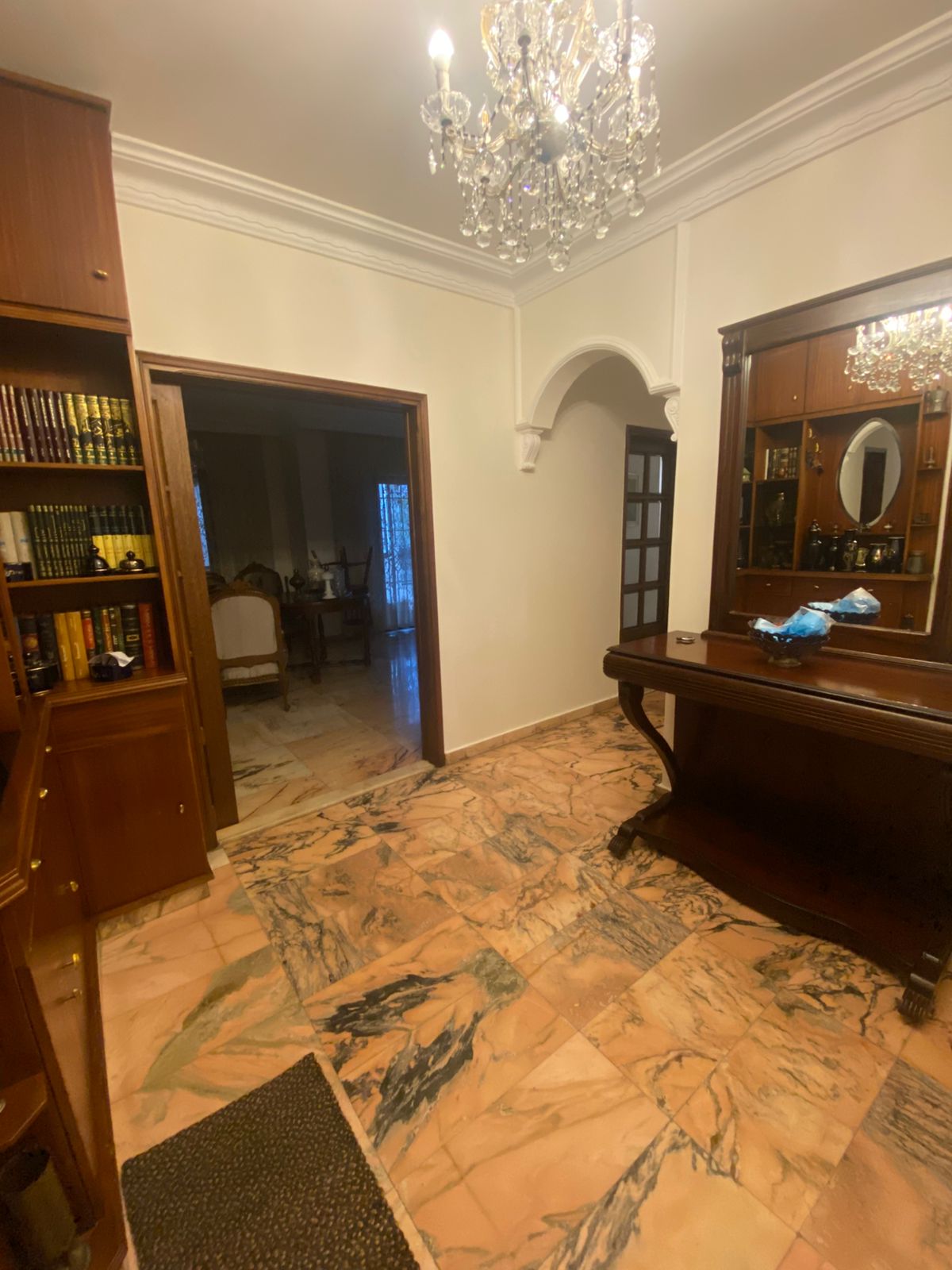 Apartment for sale in Haret Hreik - شقة للبيع في حارة حريك