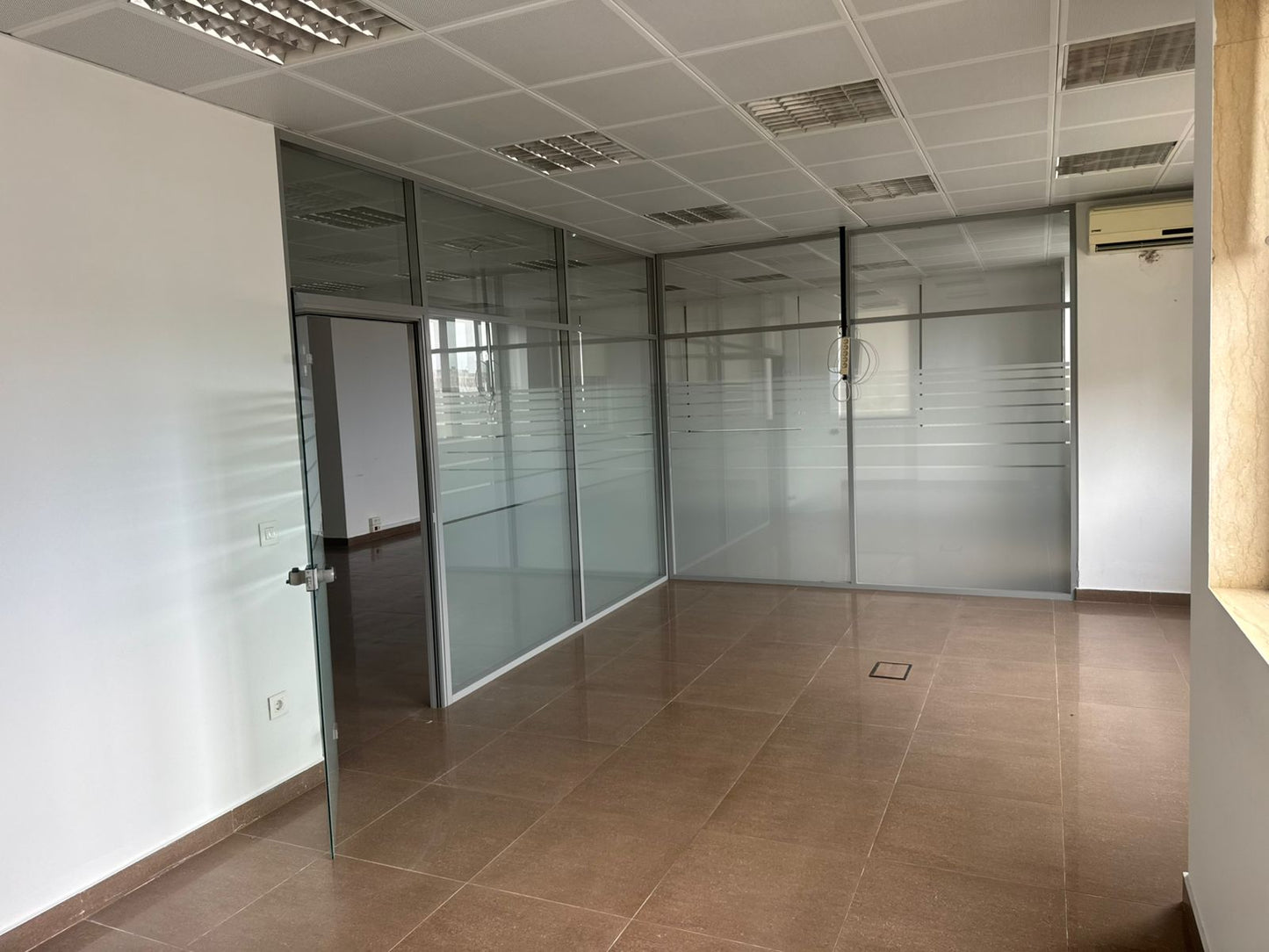 Office for rent in Dbayeh - مكتب للإيجار في ضبية