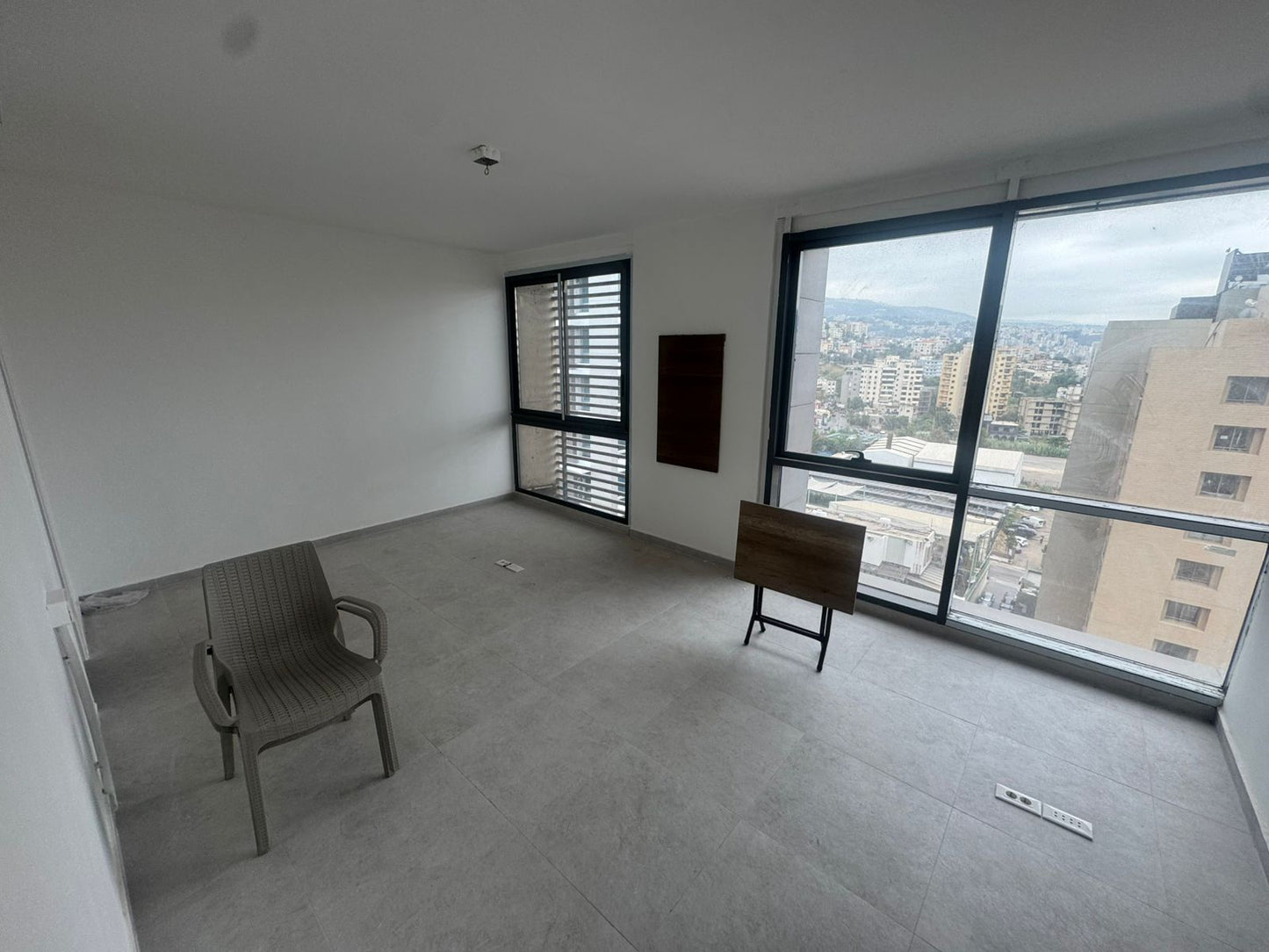 Office for rent in Dbayeh - مكتب للإيجار في ضبية