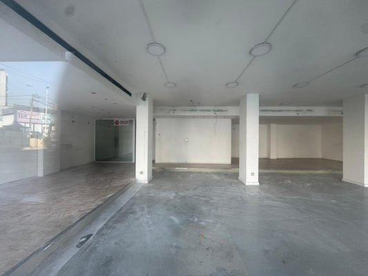 Shop for rent in Jdeideh - محل للإيجار في الجديدة