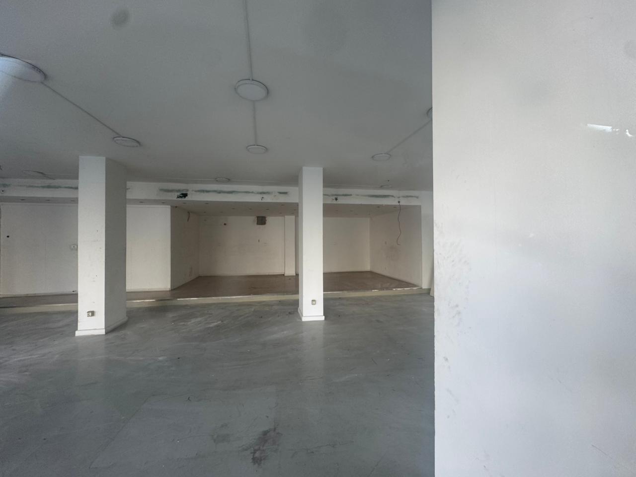 Shop for rent in Jdeideh - محل للإيجار في الجديدة