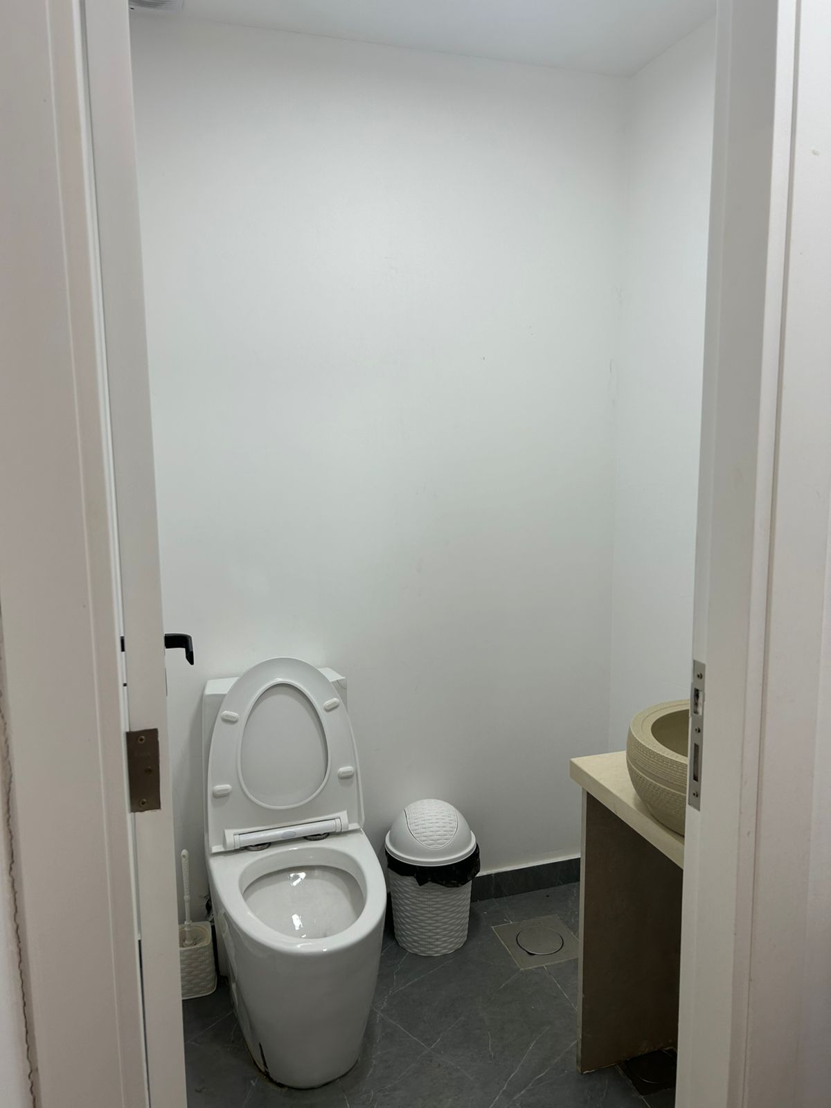 Office for rent in Dbayeh - مكتب للإيجار في ضبية GM306R