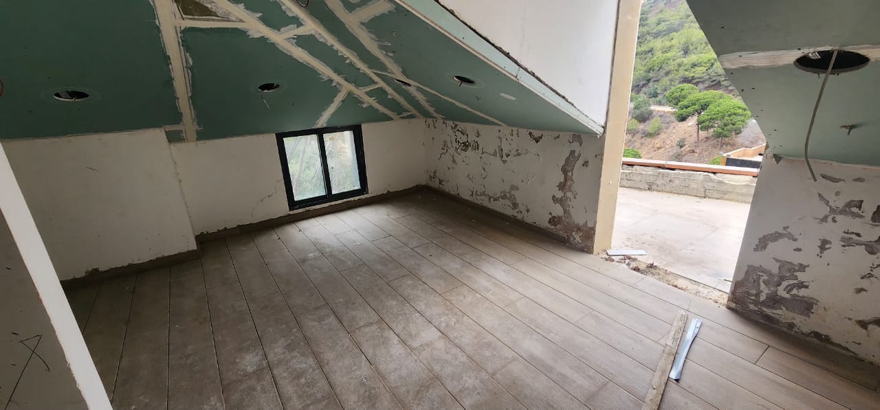 Rooftop for sale in Mansourieh - سطح للبيع في المنصورية GM102AJ