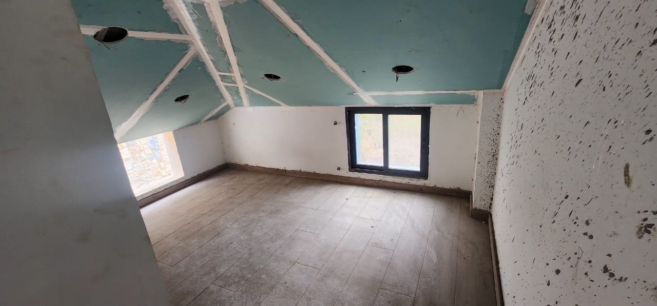 Rooftop for sale in Mansourieh - سطح للبيع في المنصورية GM103AJ