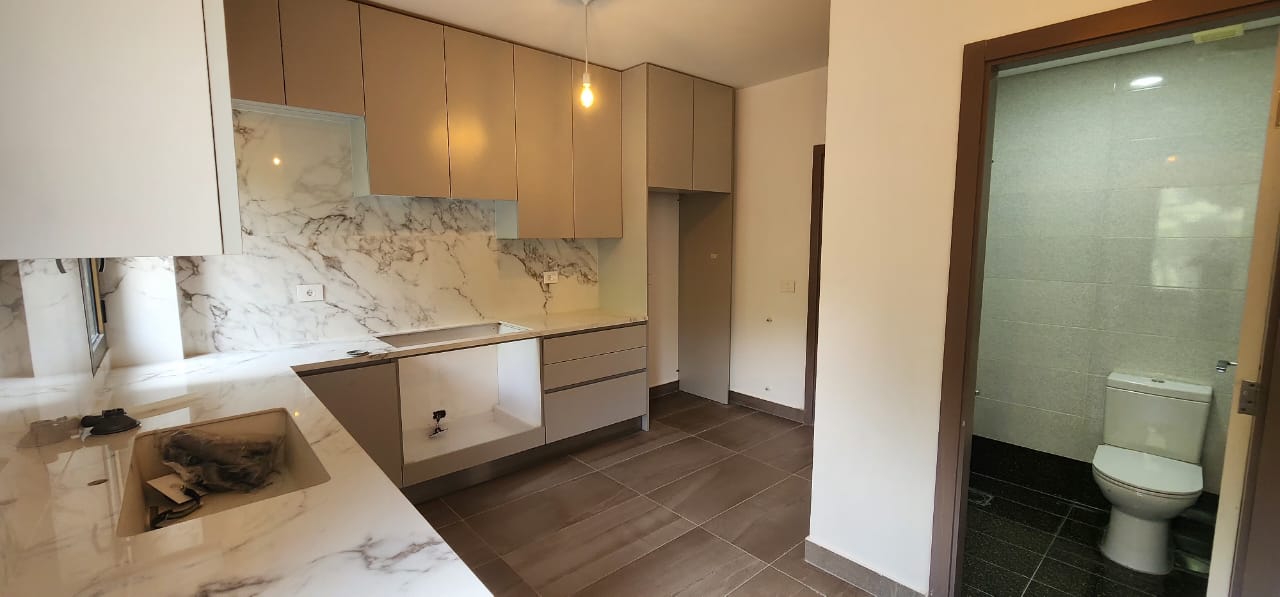 Apartment for sale in Aylout-Mansourieh - شقة للبيع في عيلوت GM106AJ