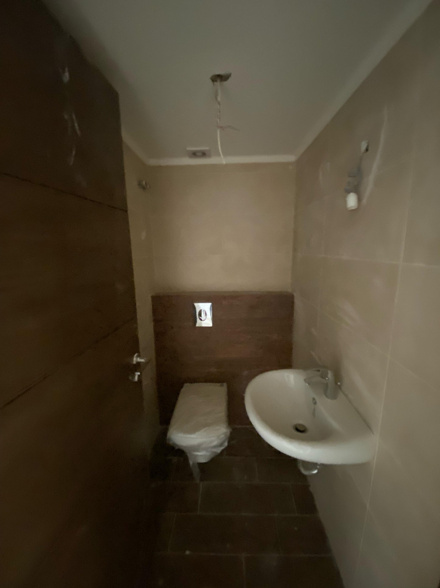 Apartment for sale in Haret Sakher - شقة للبيع في حارة صخر GM100YA