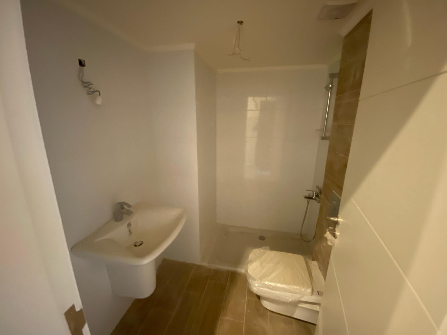 Apartment for sale in Haret Sakher - شقة للبيع في حارة صخر GM100YA