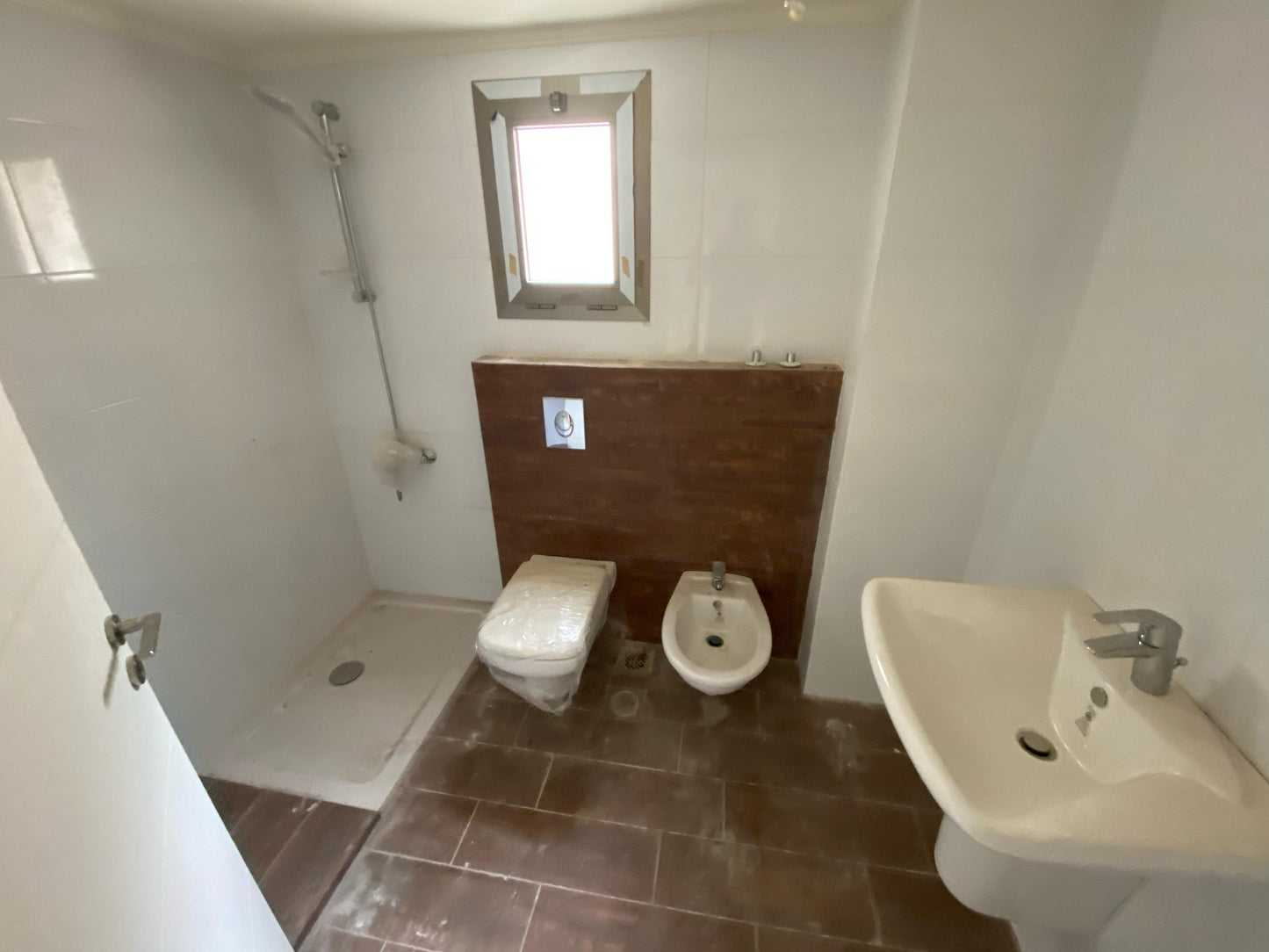 Apartment for sale in Haret Sakher - شقة للبيع في حارة صخر GM100YA