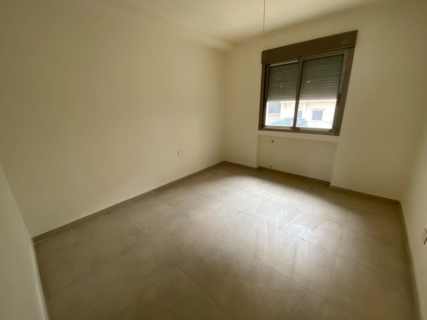 Apartment for sale in Haret Sakher - شقة للبيع في حارة صخر GM100YA