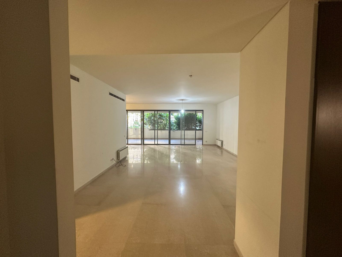 Apartment for rent in Achrafieh - شقة للإيجار في الأشرفية GM105AD