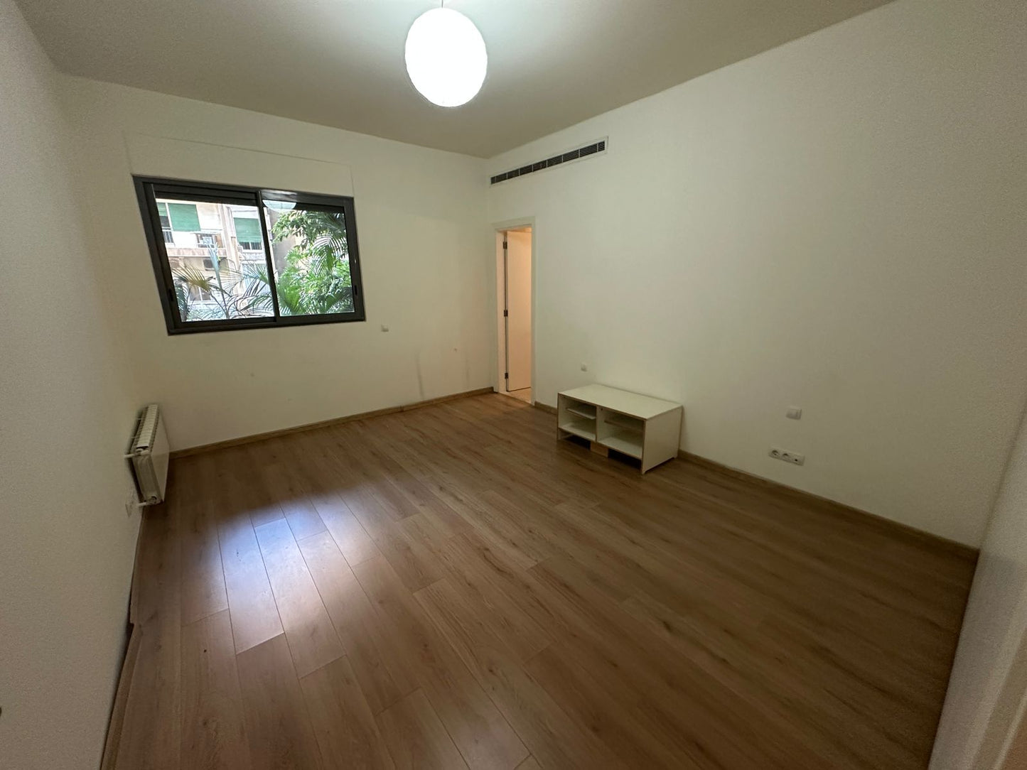 Apartment for rent in Achrafieh - شقة للإيجار في الأشرفية GM105AD