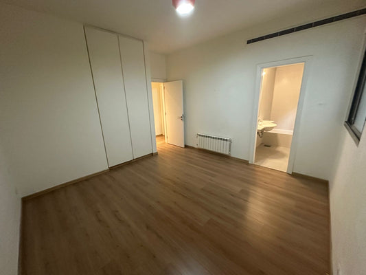 Apartment for rent in Achrafieh - شقة للإيجار في الأشرفية GM105AD