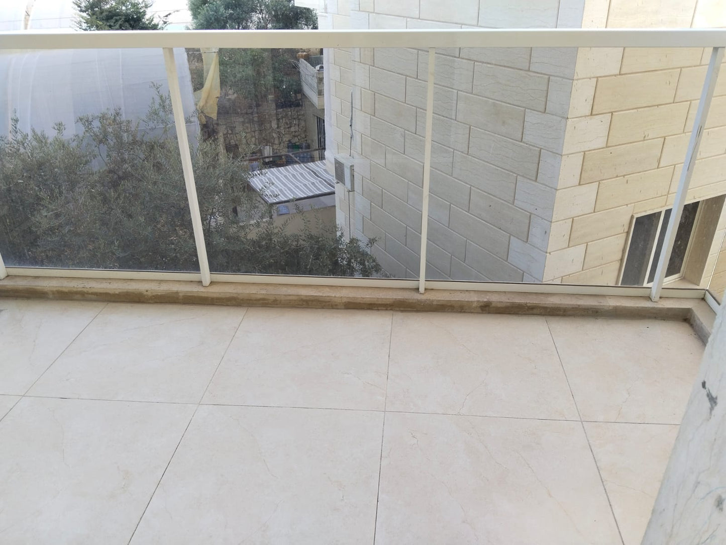 Apartment for rent in Amchit - شقة للإيجار في عمشيت GM114EC