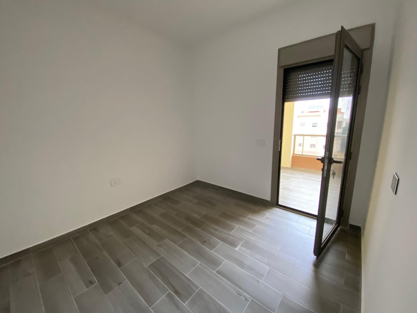 Apartment for sale in Halat - شقة للبيع في حالات GM112YA