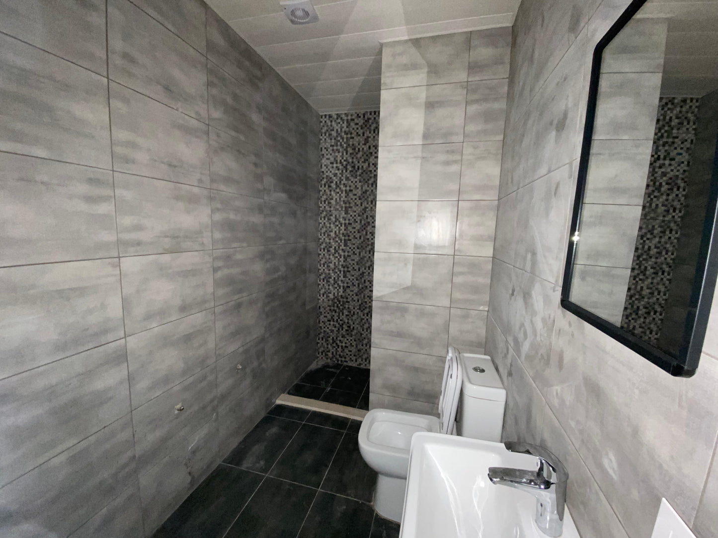 Apartment for sale in Halat - شقة للبيع في حالات GM112YA