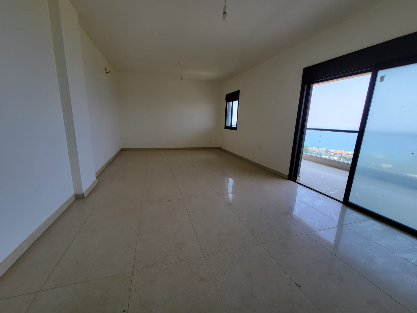Apartment for sale in Halat - شقة للبيع في حالات GM109CD