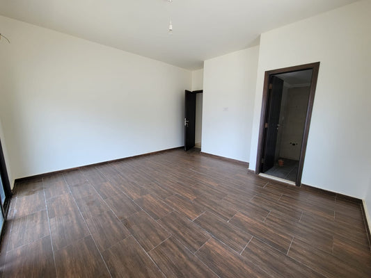 Apartment for sale in Halat - شقة للبيع في حالات GM109CD