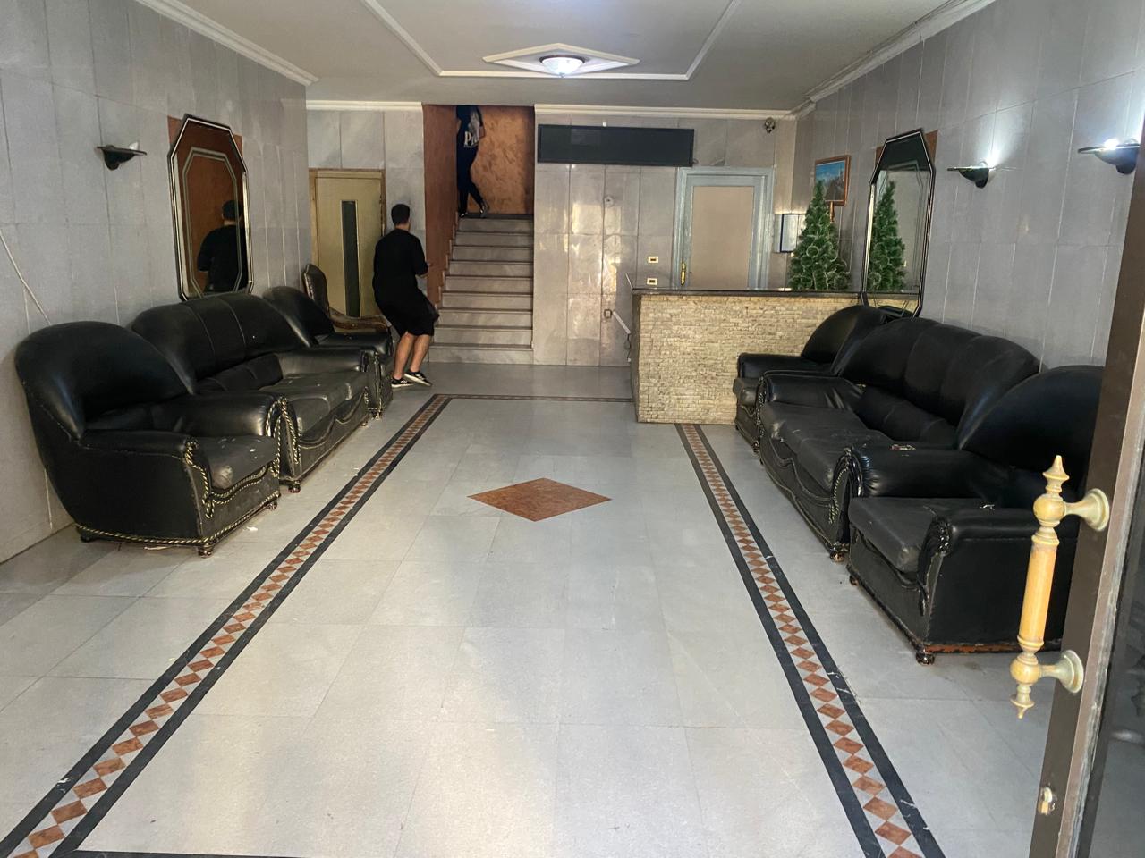 Apartment for sale in Haret Sakher - شقة للبيع في حارة صخر GM107RM