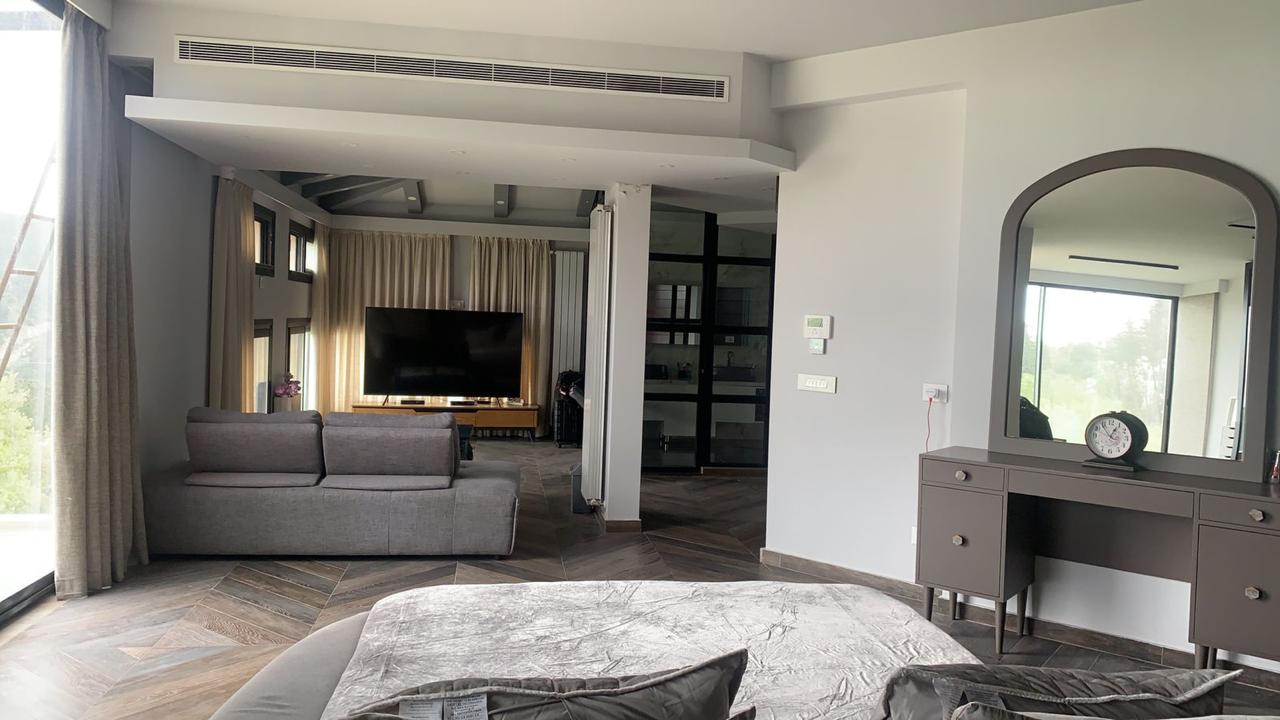 Villa for sale in Jouret El Ballout - فيلا للبيع في جورة البلوط GM332R