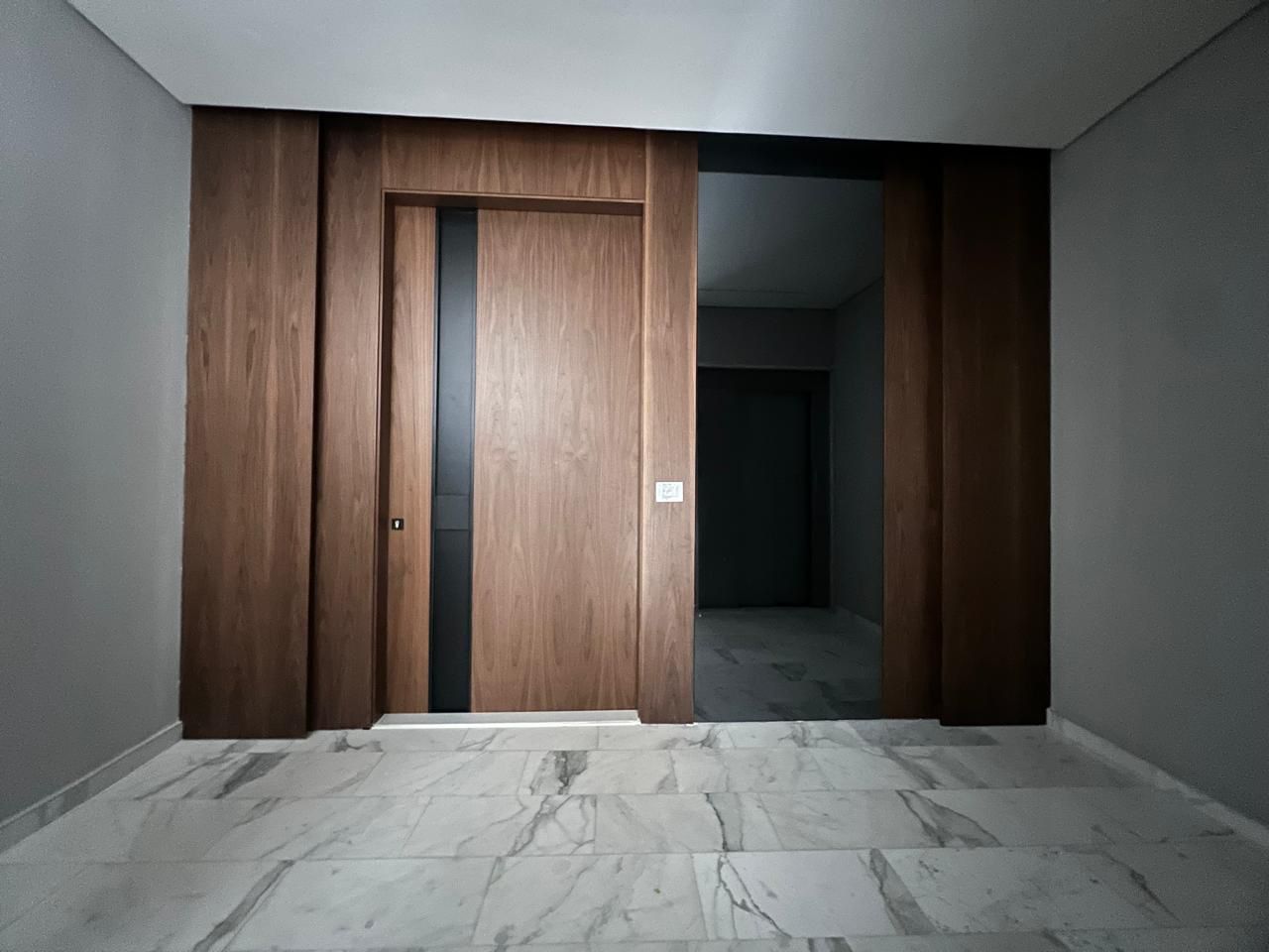 Apartment For Sale In Adma - شقة للبيع في أدما - GM137SS