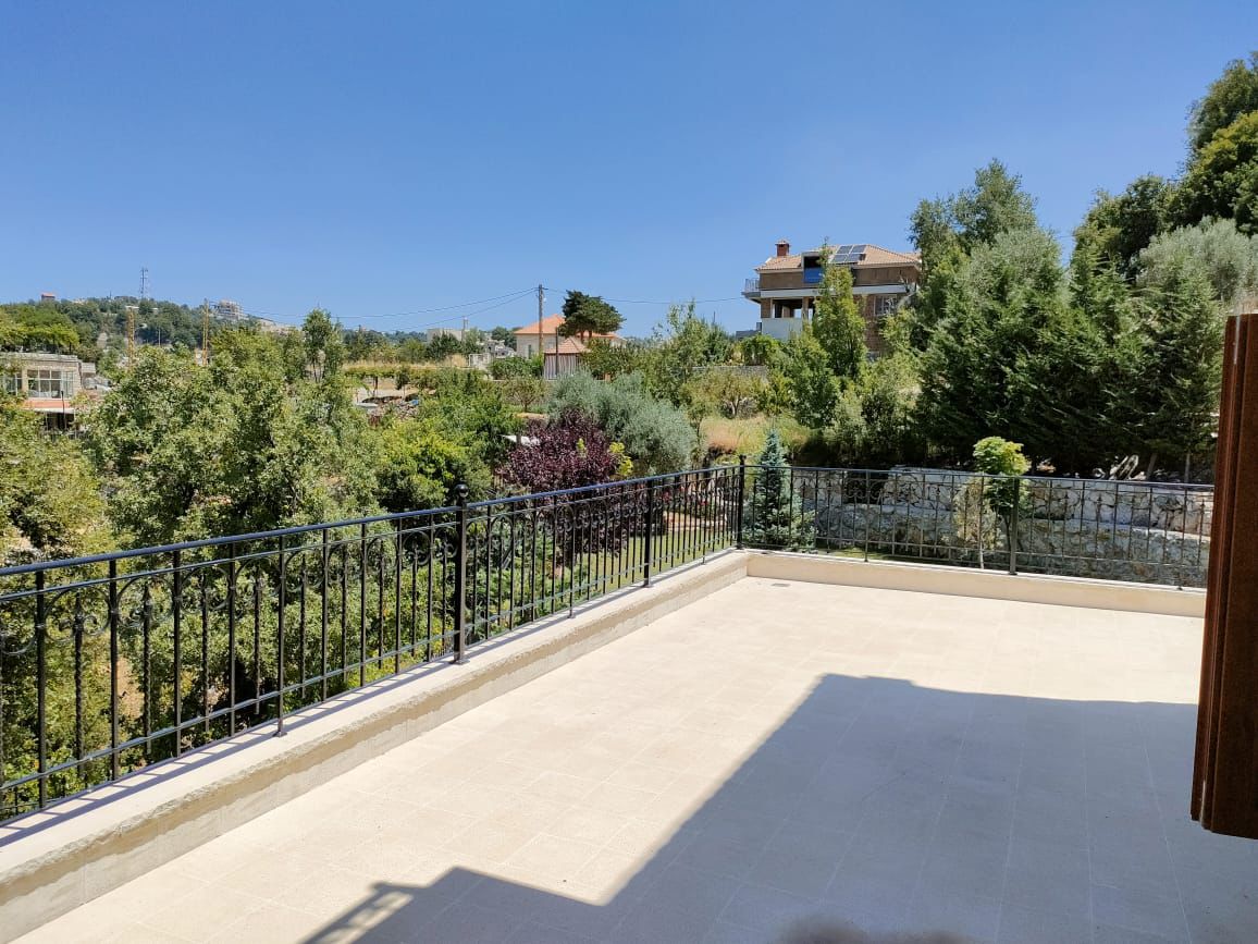 Triplex for sale in Meshmesh - منزل ثلاثي للبيع في مشمش GM132SZ