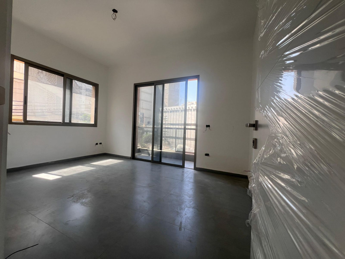 GMC398R Office for rent in Jdeideh - مكتب للإيجار في الجديدة